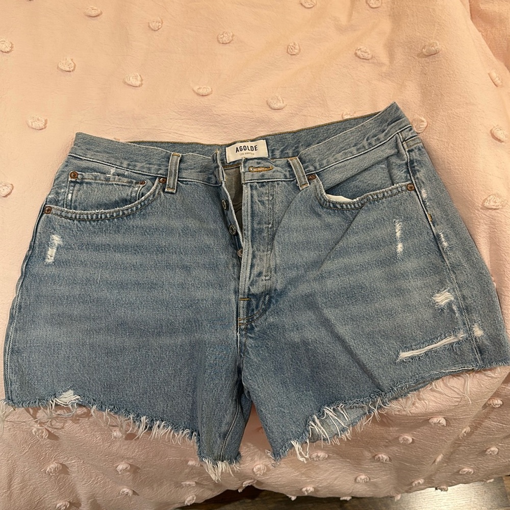 AGOLDE Parker Vintage Cut Off Jean Shorts in Light Blue - Picture 3 of 7